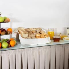 Отель Attalos Hotel Греция, Афины - отзывы, цены и фото номеров - забронировать отель Attalos Hotel онлайн питание фото 2