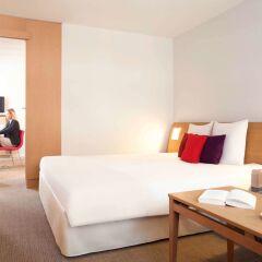 Отель Novotel Zurich City-West Швейцария, Цюрих - 9 отзывов об отеле, цены и фото номеров - забронировать отель Novotel Zurich City-West онлайн комната для гостей