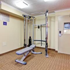 Отель Best Western Plus Toronto North York Hotel & Suites Канада, Торонто - отзывы, цены и фото номеров - забронировать отель Best Western Plus Toronto North York Hotel & Suites онлайн фитнесс-зал фото 3