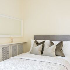 Апартаменты Huge, Regal 2BR Apartment Right next to Harrods! Лондон комната для гостей фото 4