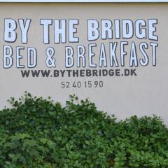 Отель By The Bridge Bed & Breakfast Миддельфарт парковка