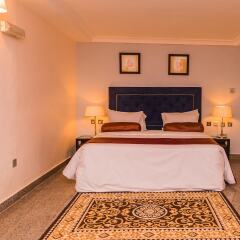 Апартаменты Bolton White Hotels and Apartments комната для гостей