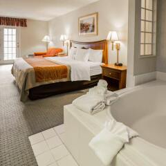 Отель Rodeway Inn And Suites On The River Чероки ванная