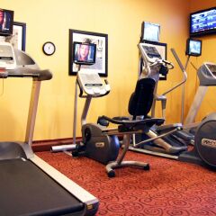 Отель Hampton Inn & Suites Los Angeles Burbank Airport Лос-Анджелес фитнесс-зал фото 3