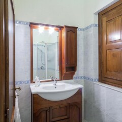 Отель Farmhouse Located in the Beautiful Aulla in Northern Tuscany Аулла ванная фото 2