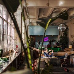 Fabrika Hostel & Suites Hostel Тбилиси гостиничный бар