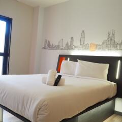 Отель easyHotel Barcelona Fira Испания, Оспиталет-де-Льобрегат - отзывы, цены и фото номеров - забронировать отель easyHotel Barcelona Fira онлайн комната для гостей фото 4