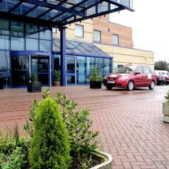 Отель Holiday Inn London Brent Cross парковка