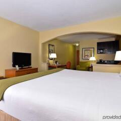 Holiday Inn Express Atlanta Stone Mountain In Stone Mountain - 