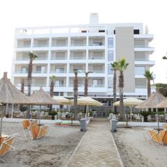 Hotel GRINT бассейн