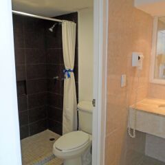Отель Calinda Beach Acapulco ванная фото 2
