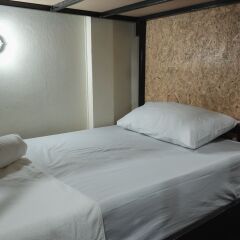 The Bridge Hostel Бангкок комната для гостей