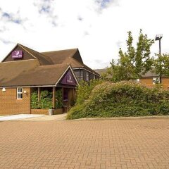 Отель Premier Inn Ashford North спортивное сооружение