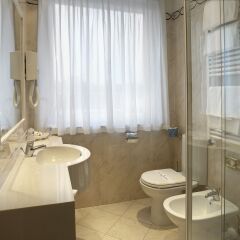 Отель Best Western Hotel Tre Torri Италия, Альтавила-Вичентина - отзывы, цены и фото номеров - забронировать отель Best Western Hotel Tre Torri онлайн ванная
