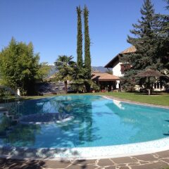 Отель Angerburg Blumenhotel Аппиано-сулла-Страда-дель-Вино бассейн