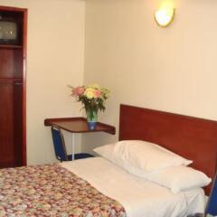 Regency Court Hotel сейф в номере