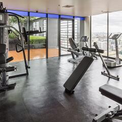 Отель Holiday Inn Express Bangkok Siam фитнесс-зал фото 2