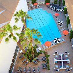 Отель The Beverly Hilton бассейн