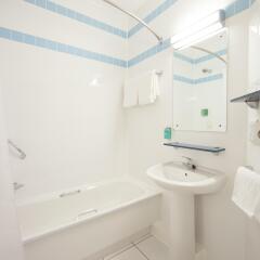 Отель Jurys Inn Glasgow ванная