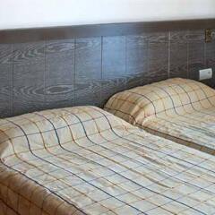 Отель Apartamentos Los Robles сейф в номере