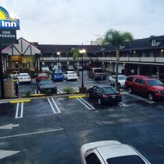 Отель Days Inn by Wyndham Long Beach City Center парковка