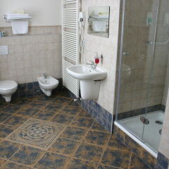 Отель Adalbert Ecohotel Чехия, Прага - 3 отзыва об отеле, цены и фото номеров - забронировать отель Adalbert Ecohotel онлайн ванная фото 2