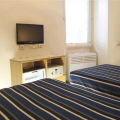 St Giles London - A St Giles Hotel сейф в номере