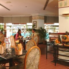 Отель Copthorne Orchid Hotel Penang Малайзия, Пенанг - отзывы, цены и фото номеров - забронировать отель Copthorne Orchid Hotel Penang онлайн гостиничный бар