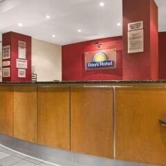 Days Hotel Waterloo интерьер отеля