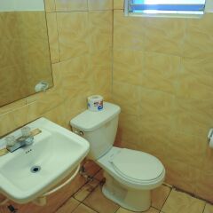 Отель Gloriana Hotel Ямайка, Монтего-Бей - отзывы, цены и фото номеров - забронировать отель Gloriana Hotel онлайн ванная