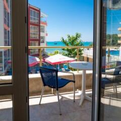 Отель Iris Beach Hotel - Half Board Болгария, Свети Влас - отзывы, цены и фото номеров - забронировать отель Iris Beach Hotel - Half Board онлайн балкон