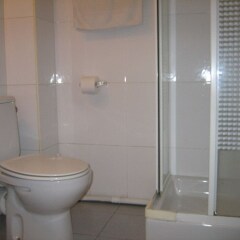 Отель Hostal Elkano Испания, Барселона - отзывы, цены и фото номеров - забронировать отель Hostal Elkano онлайн ванная фото 2
