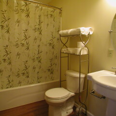 Отель The Westender Inn ванная