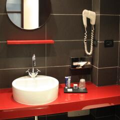 Отель Ih Hotels Milano Watt 13 Улучшенный номер фото 5