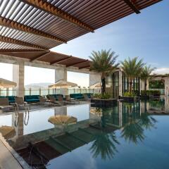 Отель Citadines Bayfront Nha Trang бассейн