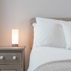 Отель Chic 2 Bedroom Garden House in Dalston сейф в номере