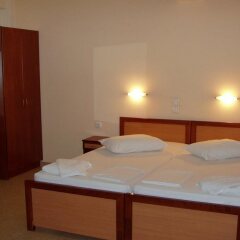 Faros 1 Hotel сейф в номере