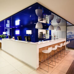 Отель Holiday Inn Express Rotterdam - Central Station Роттердам гостиничный бар