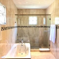 Отель Tropical Escape Villa - 3 Bedroom Ямайка, Монастырь - отзывы, цены и фото номеров - забронировать отель Tropical Escape Villa - 3 Bedroom онлайн ванная