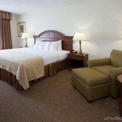 Отель Holiday Inn Raleigh Durham Airport комната для гостей фото 4