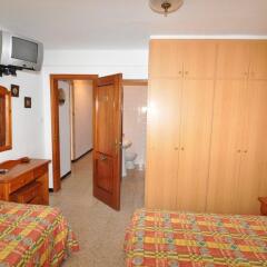 Отель Hostal Can Salvador Курорт Росес комната для гостей