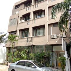 Rama 9 Kamin Bird Hostel Бангкок парковка