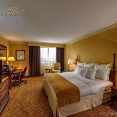 DoubleTree by Hilton Canton Downtown in Canton, United States of America from 138$, photos, reviews - zenhotels.com guestroom