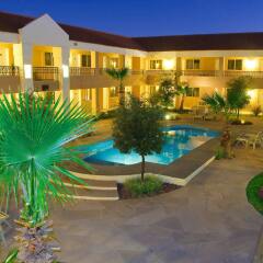 Отель Best Western Cumbres Aeropuerto бассейн фото 2
