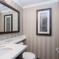 Отель La Grande Residence Vancouver at The Sutton Place Hotel Канада, Ванкувер - отзывы, цены и фото номеров - забронировать отель La Grande Residence Vancouver at The Sutton Place Hotel онлайн ванная фото 2