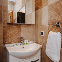 Отель ShortStayPoland Warecka (B2) ванная фото 2