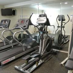 Отель Best Western Town & Country Lodge фитнесс-зал