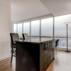 Отель Global Luxury Suites at Columbus комната для гостей
