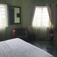 Отель Pentagon Luxury Suites Enugu Нигерия, Энугу - отзывы, цены и фото номеров - забронировать отель Pentagon Luxury Suites Enugu онлайн удобства в номере