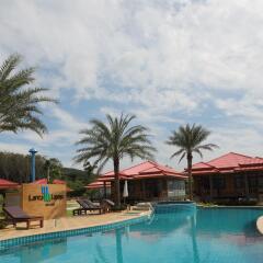 Отель Lanta Lapaya Resort бассейн